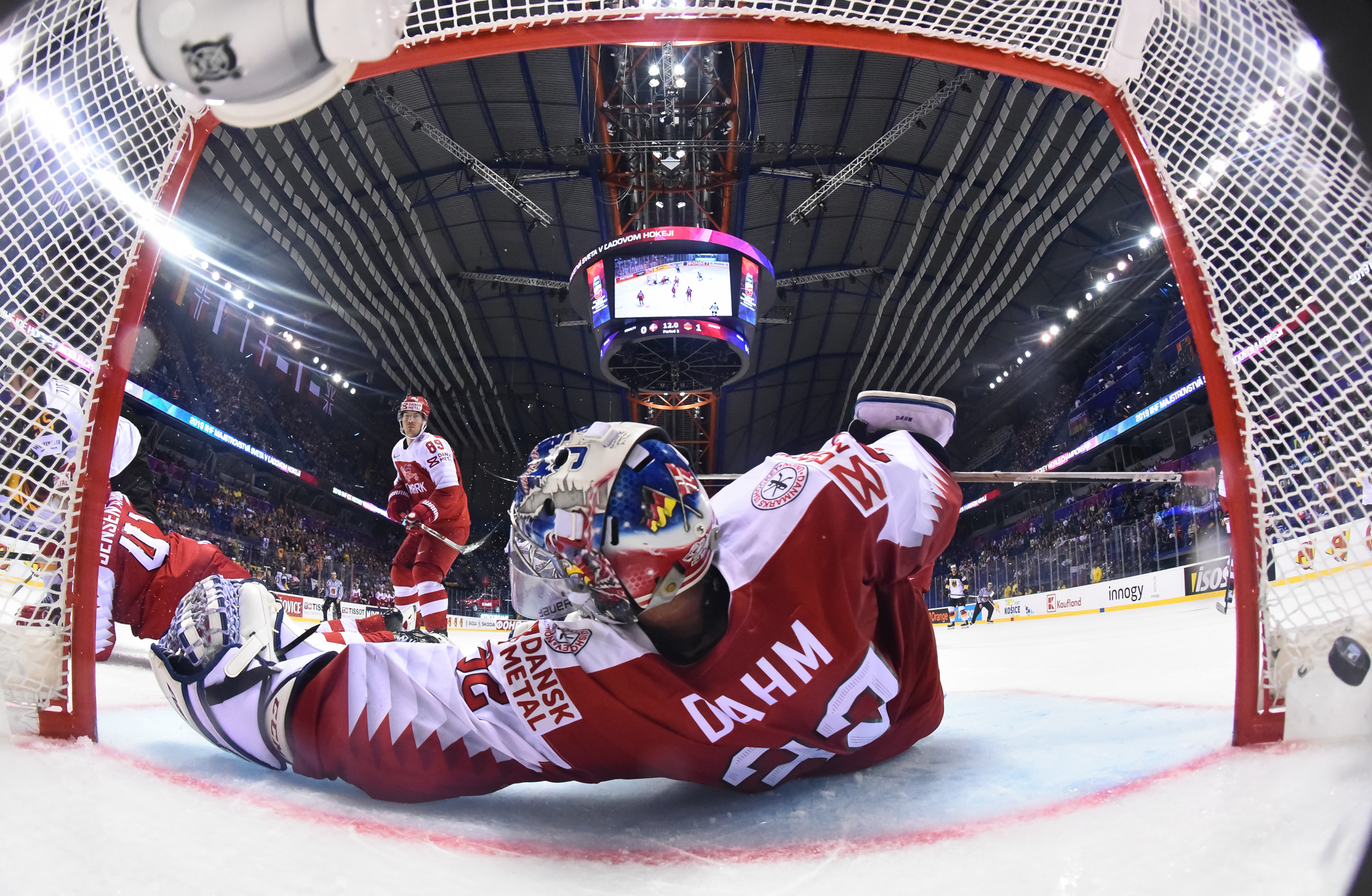 IIHF - Germans edge Danes in tight game