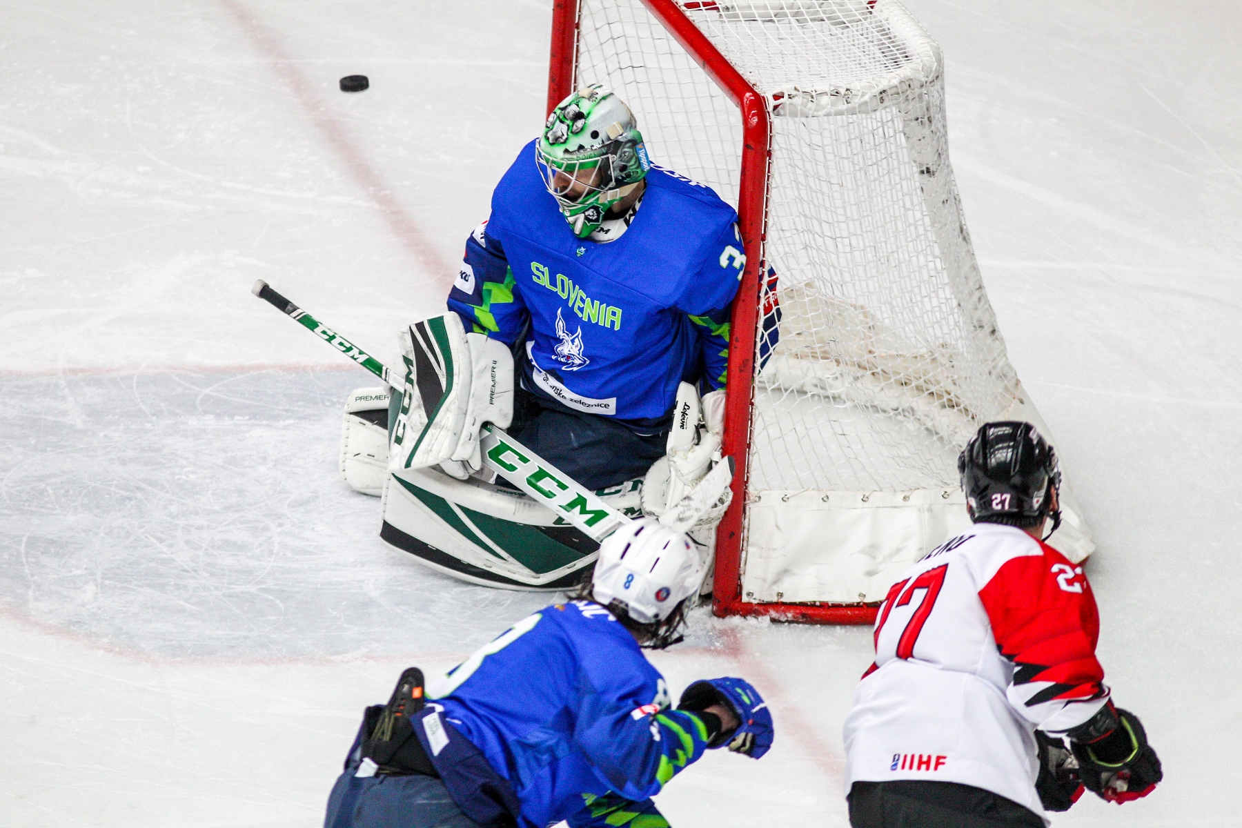 IIHF - Slovenia’s Olympic dream alive
